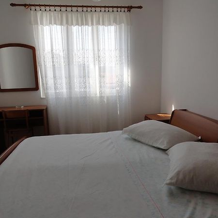 Apartments & Rooms Karmela Banjol Quarto foto