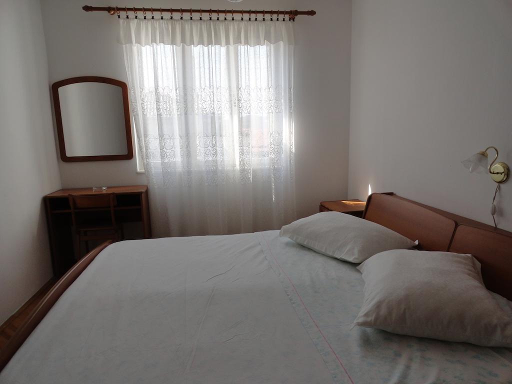 Apartments & Rooms Karmela Banjol Quarto foto