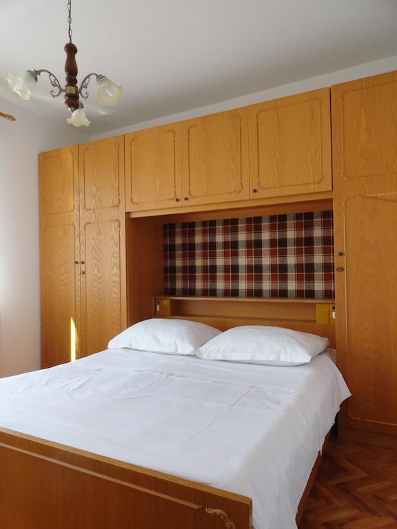 Apartments & Rooms Karmela Banjol Quarto foto