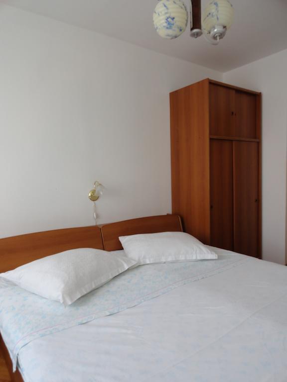 Apartments & Rooms Karmela Banjol Quarto foto